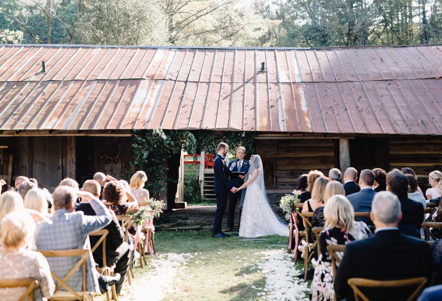 Large barn weddings at The Mast Farm Inn